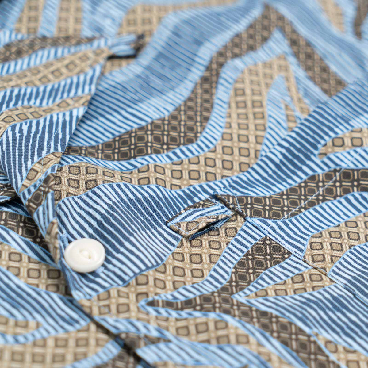 Camicia maniche corte - stampa jungle sfondo azzurro