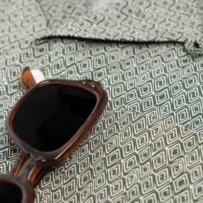 Camicia maniche corte - stampa geometrica fondo verde